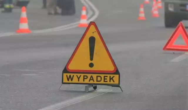 Na ul. Kolejowej w Jaroszowcu dzisiaj, 20 listopada rano doszło do wypadku udziałem pieszej nastolatki