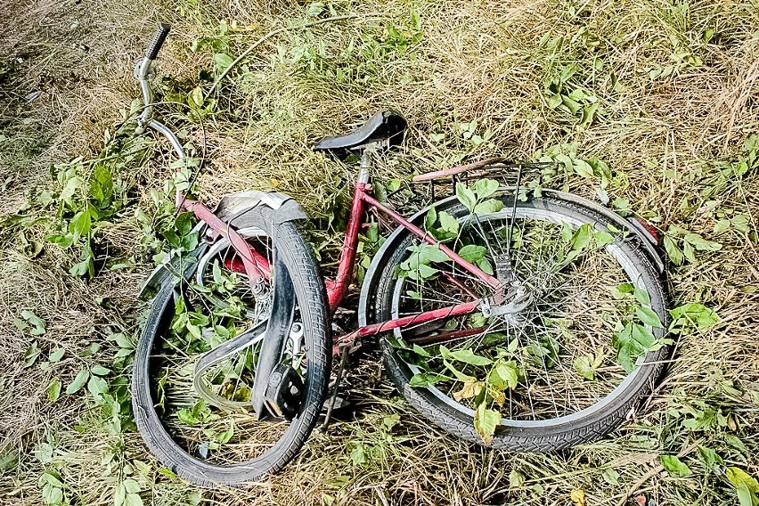 Tragiczny wypadek w Grochowie na Mazowszu. Kierowca bez prawa jazdy zabił rowerzystę [WIDEO,ZDJĘCIA]