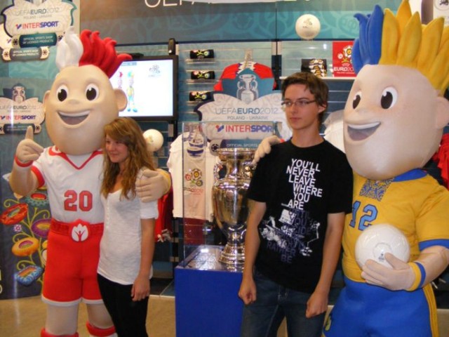 maskotki Euro 2012, Slavek i Slavko, puchar euro 2012 w Poznaniu