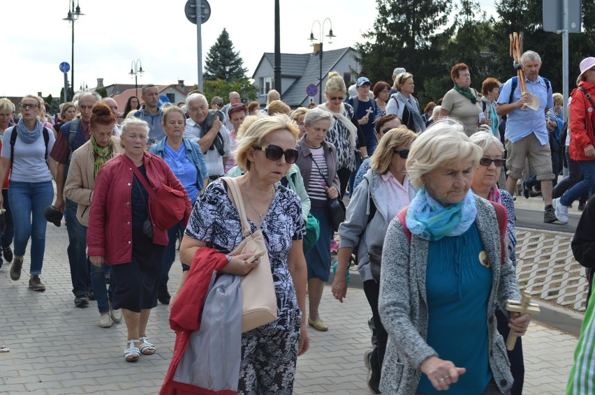 Pielgrzymka z krzyżami do Świętej Wody. Pątnicy tłumnie przybyli do wasilkowskiego sanktuarium (zdjęcia)