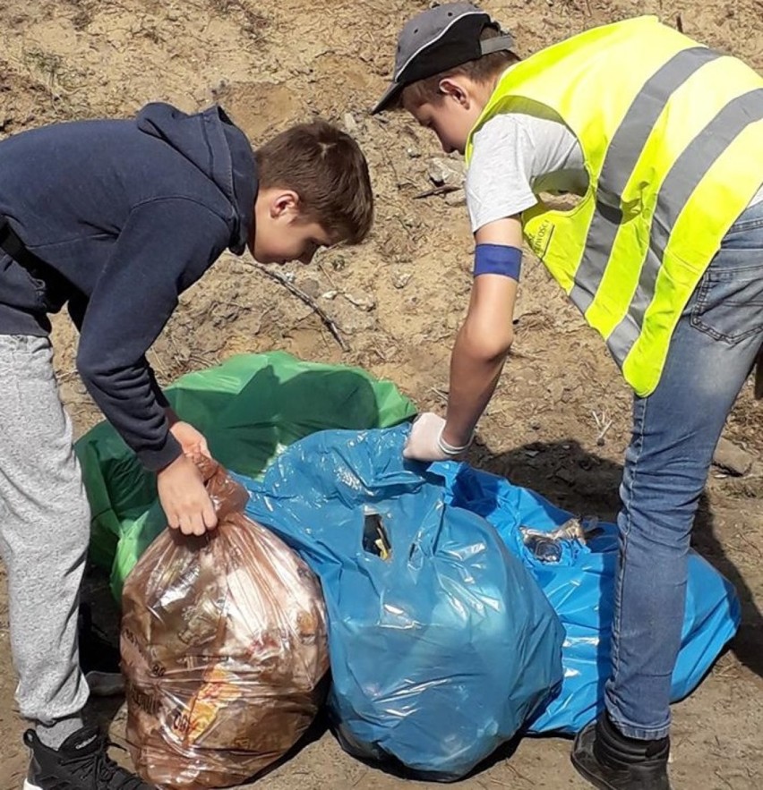 Akcja sprzątania w sołectwie Nowy Dwór w gminie Krzywiń