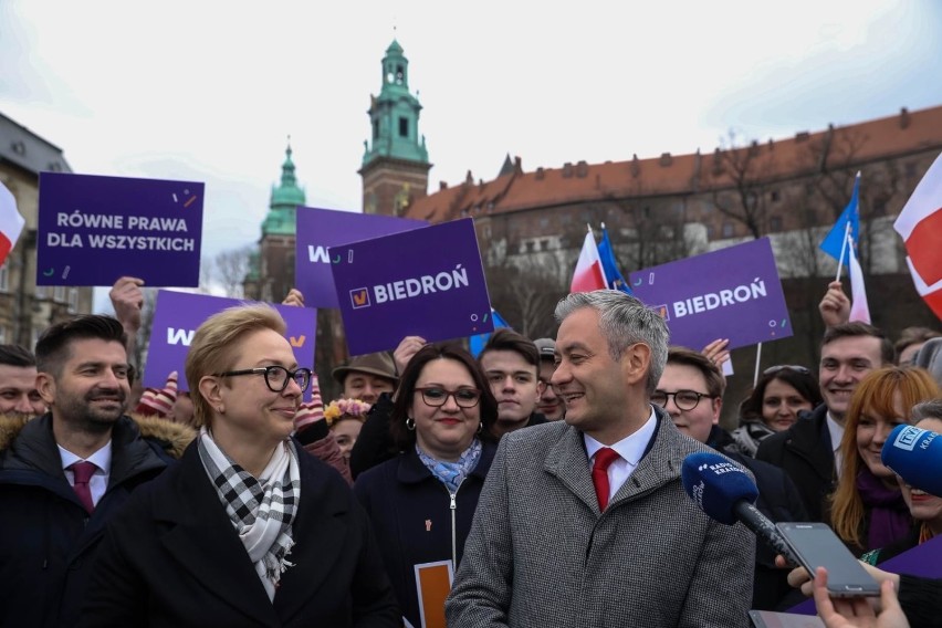 Robert Biedroń w Krakowie zapowiada walkę ze smogiem i Kościołem