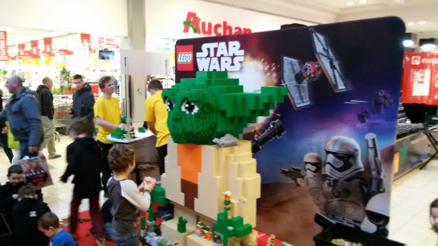 Tłumy fanów Star Wars i Lego w centrum M1