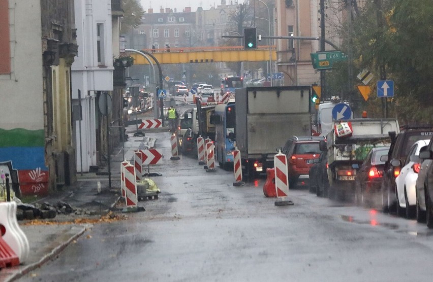 Trwa remont ulicy Pocztowej w Legnicy, zakończenie w grudniu, zobaczcie aktualne zdjęcia