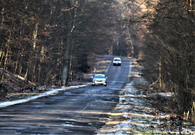 Najgorsze warunki na tej drodze panują jesienią i zimą. Kierowcy nadal jeżdżą tędy z duszą na ramieniu