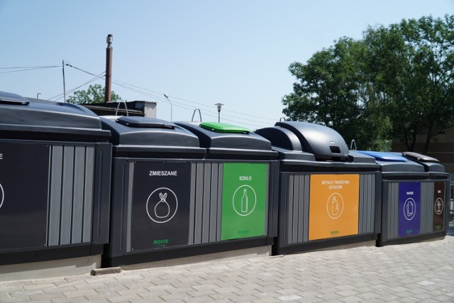 Mieszkańcy osiedla Czarnockiego w Kielcach testują nowy typ pojemników na odpady