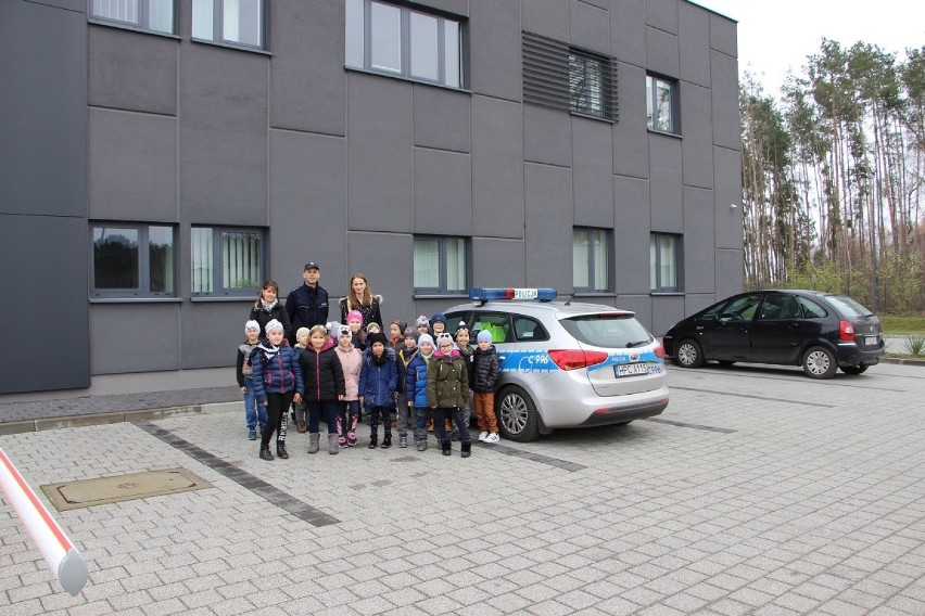 Uczniowie szkoły w Kołaczkowie z wizytą w komisariacie...
