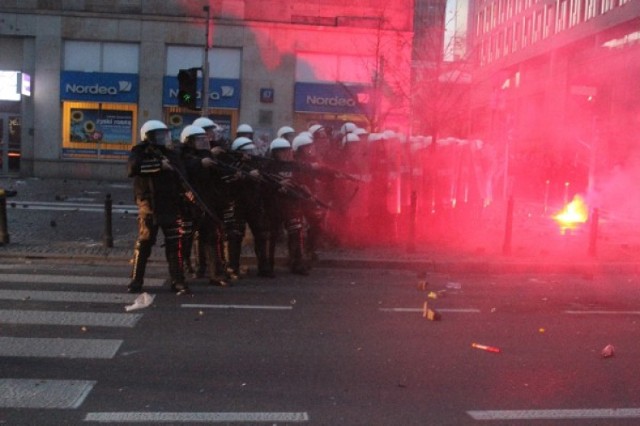 Ponad 170 osób zatrzymanych,. 20 rannych policjantów, wyrwana ...