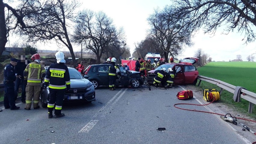 W Lipinach zderzyły się trzy samochody - zginęła pasażerka...