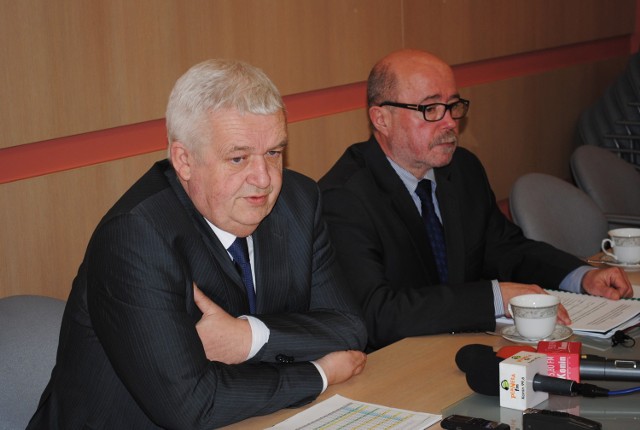 Marek Lewicki, szef Prokuratury Okręgowej w Koninie (z lewej)