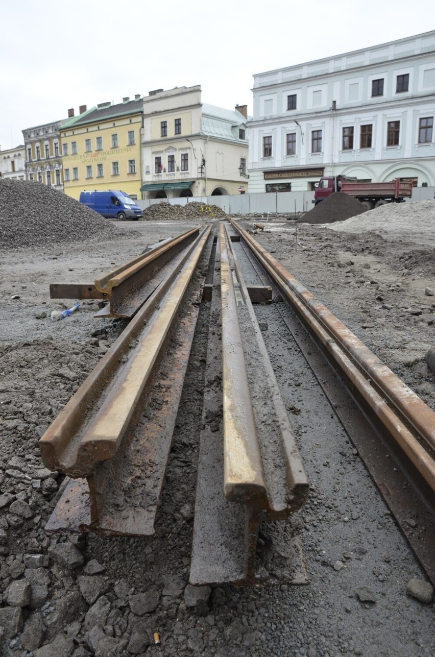 Szyny pojawiły się na cieszyńskim rynku. Zdania mieszkańców podzielone