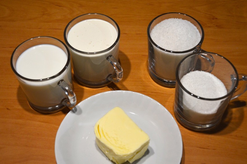 Składniki: szklanka mleka, szklanka słodkiej śmietanki,...