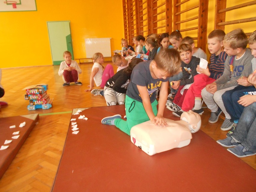 Szkoła Podstawowa  w Osiecznicy po raz trzeci wzięła udział w w ogólnopolskiej akcji WOŚP [zdjęcia]