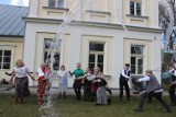 Śmigus-dyngus w Złotopolu – wodą polewano się wiadrami! Zobacz zdjęcia