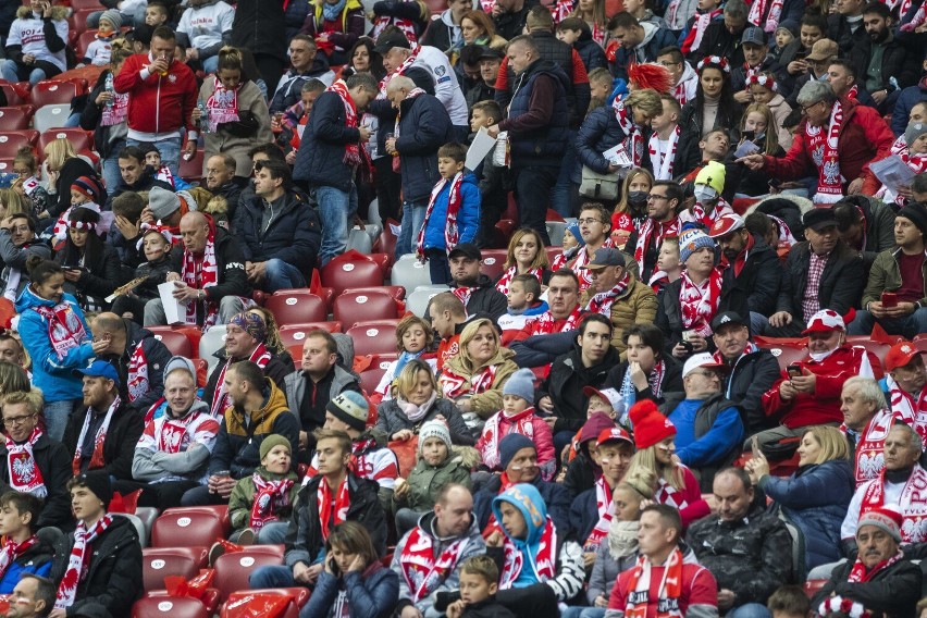 Polska -  San Marino. Komplet widzów na Stadionie Narodowym. Pożegnanie Łukasza Fabiańskiego przez drużynę i kibiców