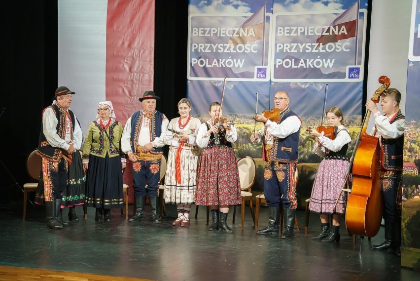Przed wizytą w Starym Sączu Beata Szydło odwiedziła Poronin...