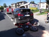 Wypadek w Rybniku: Dwóch nastolatków na motorowerze uderzyli w samochód 