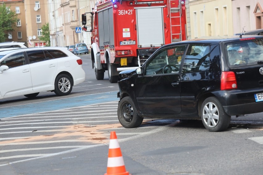 Wypadek na ulicy Hutników w Legnicy [ZDJĘCIA]