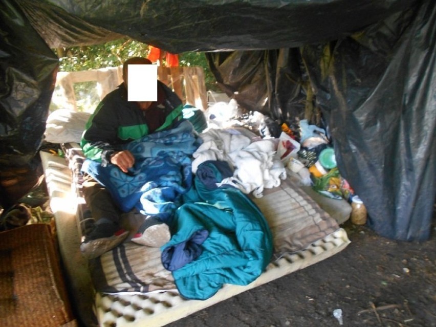 Koczowisko bezdomnych na Kalwarii Wejherowskiej