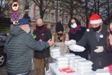 Sieradzkie Śniadanie Bożonarodzeniowe.Rozdawano pierogi z kapustą - ZDJĘCIA