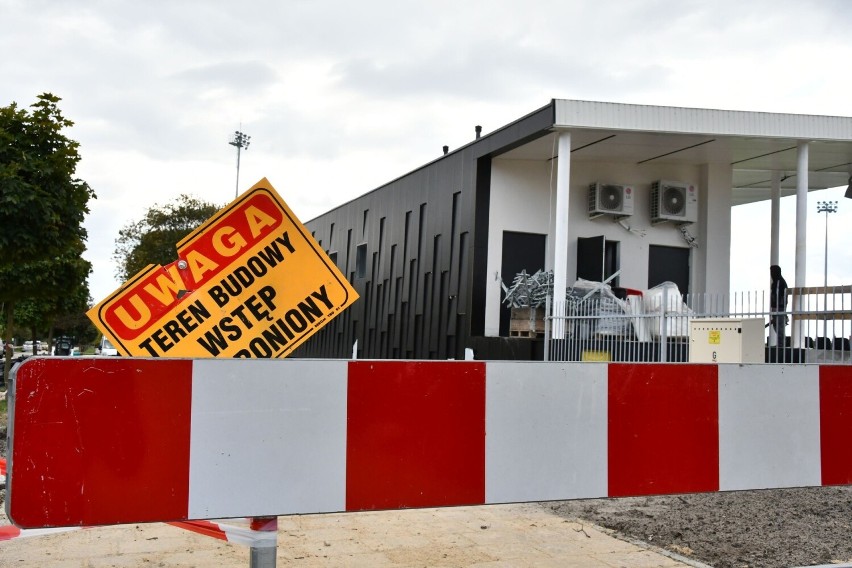 Stadion w Busku-Zdroju prawie gotowy. Odbiór inwestycji za dwa tygodnie. Zdjęcia