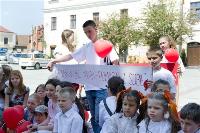 Tarnów: Dzień Czerwonego Krzyża na Rynku [ZDJĘCIA]