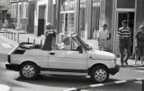 Zobacz, jakimi samochodami jeździli mieszkańcy regionu koszalińskiego w latach 80. i 90. [ZDJĘCIA]