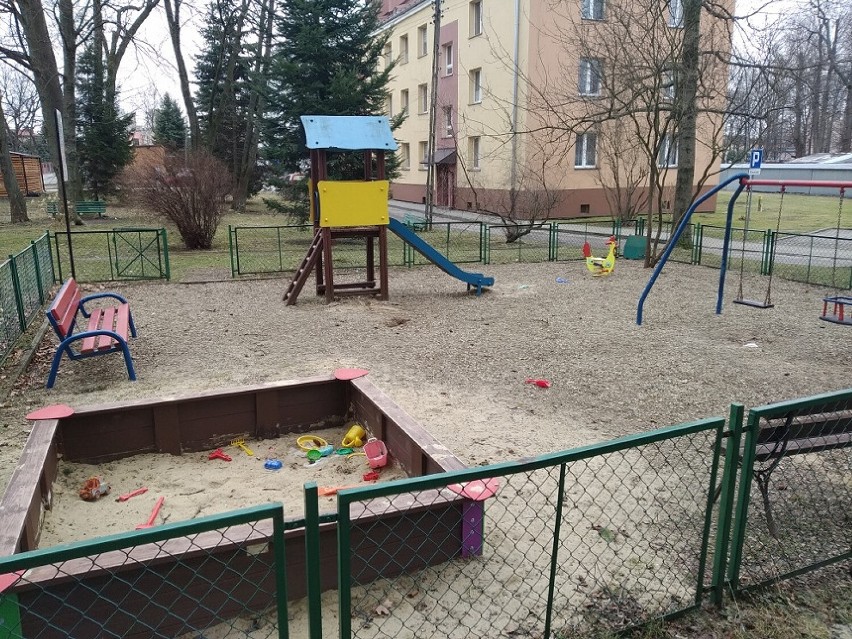 Zaniedbany zieleniec przy ul. Piastowskiej w Krośnie stanie się parkiem kieszonkowym [ZDJĘCIA]