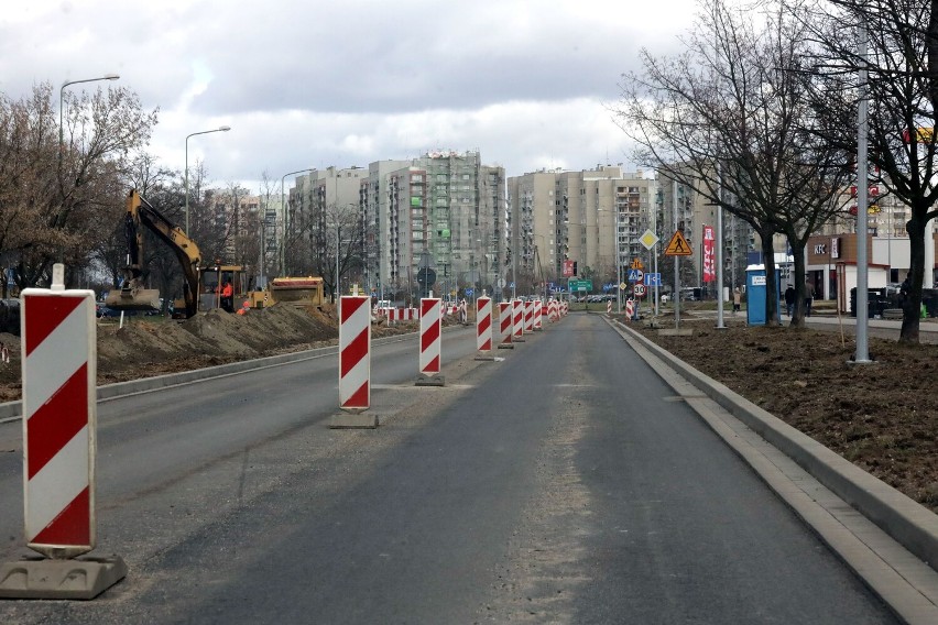 Trwa przebudowa ulicy Sikorskiego w Legnicy, zobaczcie aktualne zdjęcia