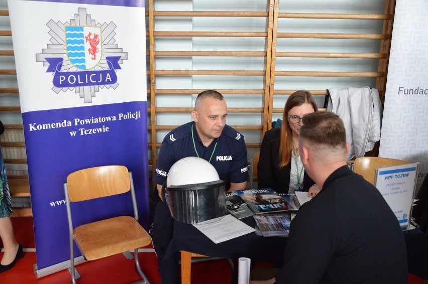 Policjanci uczestniczyli w VI Tczewskich Targach Pracy gdzie zachęcali do wstąpienia w swoje szeregi