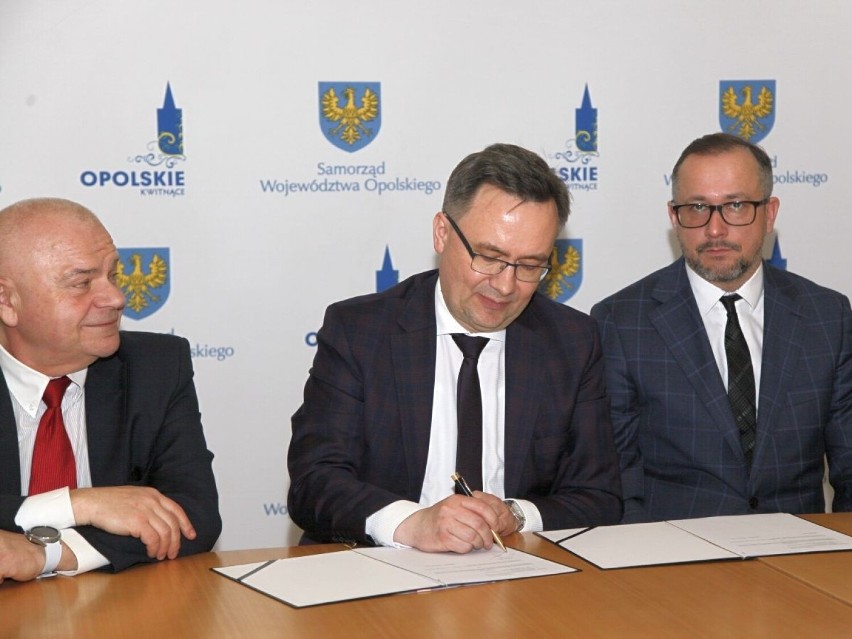 Jest umowa na dokumentację przebudowy DW416 Głubczyce Sady -...