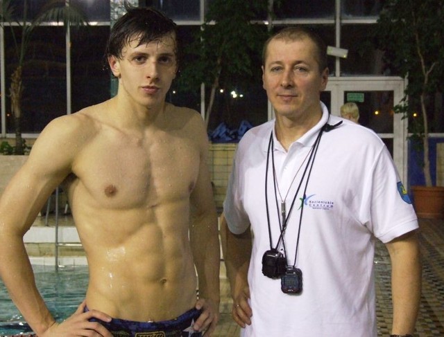 Michał Poprawa (z lewej) ze swoim trenerem Przemysławem Ptaszyńskim.