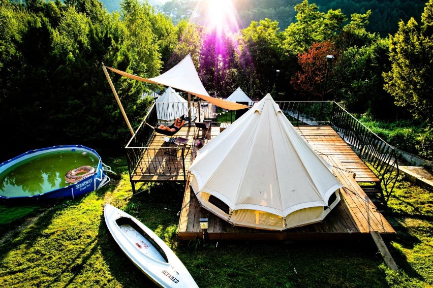 Glamping na Śląsku stopniowo się rozwija i rozrasta. Cechują...