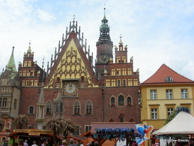 Wroclawski Ratusz i stragany latem 2011