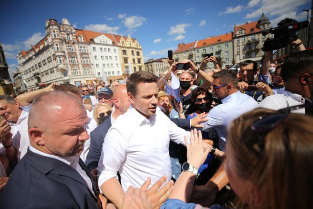 Rafał Trzaskowski w Bytomiu w niedzielę, 5 lipca 2020

Zobacz kolejne zdjęcia. Przesuwaj zdjęcia w prawo - naciśnij strzałkę lub przycisk NASTĘPNE