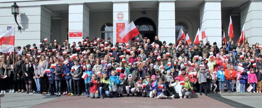 Dzień flagi w Tomaszowie Maz. oraz majowy piknik ludowy w Skansenie Rzeki Pilicy [ZDJĘCIA]