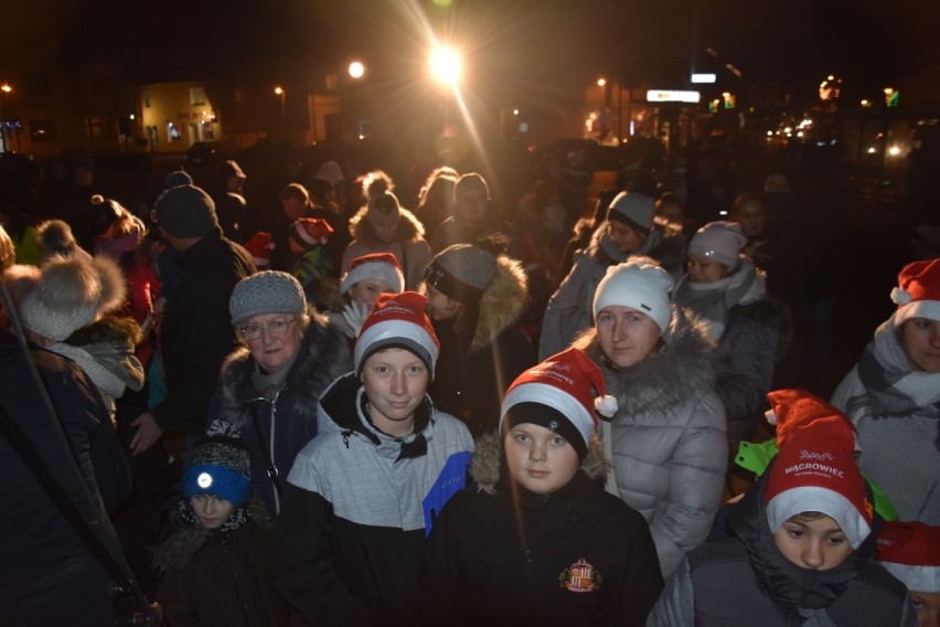Tłumy mieszkańców Wągrowca na imprezie mikołajkowej na Rynku [ZDJĘCIA] 