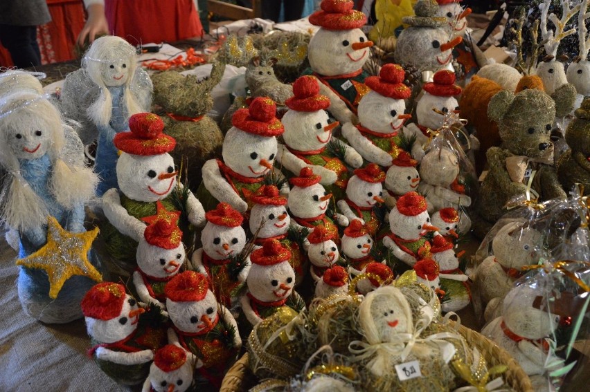 Jarmark bożonarodzeniowy w Skansenie w Ochli.