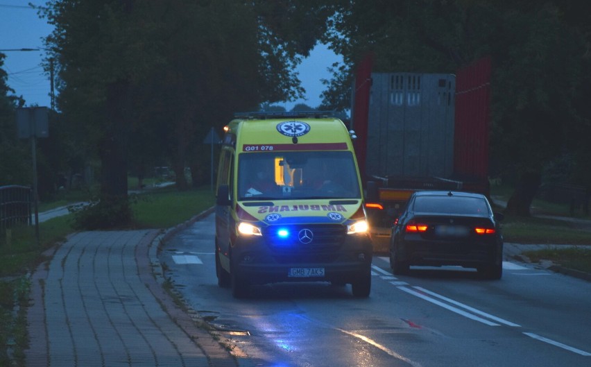 Stare Pole. Groźny wypadek na drodze krajowej nr 22. Dachował bus z dziewięcioma osobami