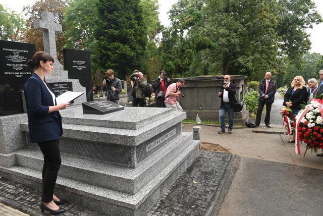 Na Cmentarzu Salwatorskim w Krakowie odsłonięto nowy nagrobek rodziny Konecznych.