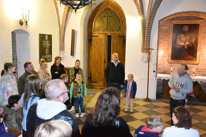 Nocne zwiedzanie kwidzyńskiej katedry i zamku odbywało się w...