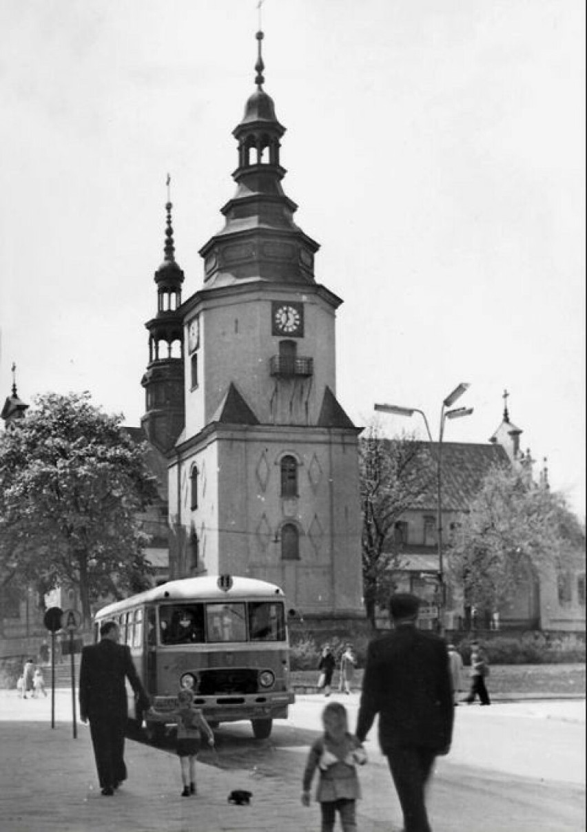 Lata 1958-1965 , Ulica Duża, widok na katedrę. Źródło:...