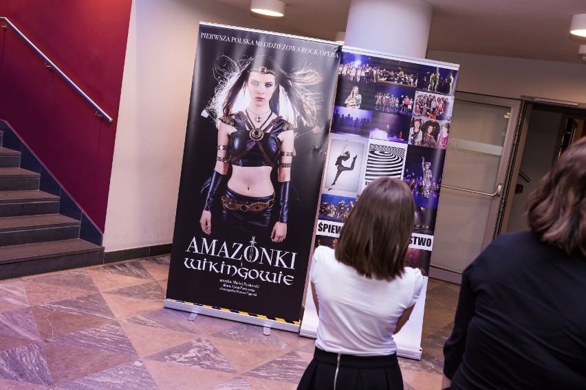 Amazonki i Wikingowie, Teatr Roma. Gwiazdy na premierze...