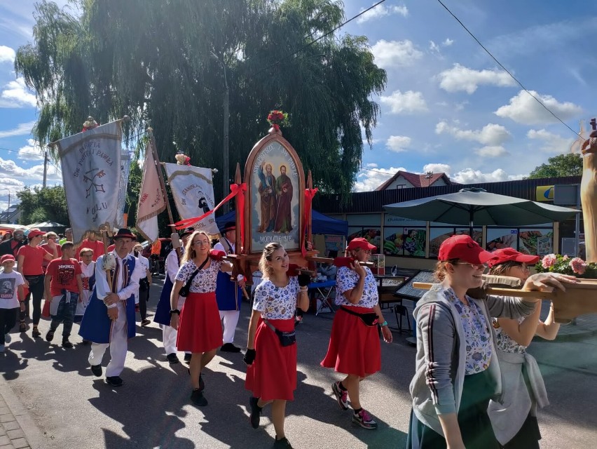 Pielgrzymki z powiatu wejherowskiego udały się do Swarzewa na odpustu ku czci Narodzenia Najświętszej Maryi Panny | ZDJĘCIA
