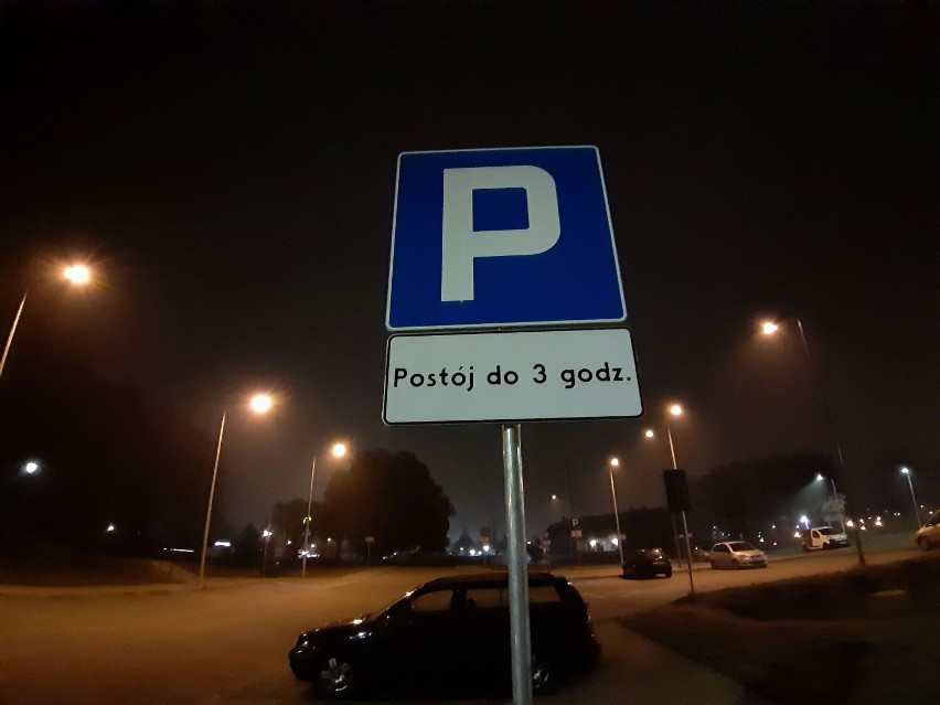 Na parkingu koło cmentarza wprowadzono czasowe ograniczenie...