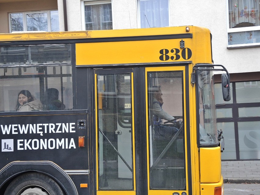 Kierowca MZK Stargard prowadził autobus rozmawiając przez telefon