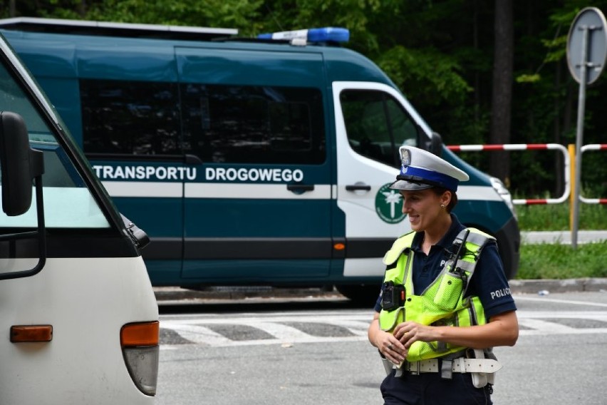 Akcja "Bezpieczny autobus" na podlaskich drogach. Policjanci kontrolowali autobusy