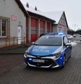 Nowy Staw. Komisariat policji z nowym samochodem. W zakupie radiowozu pomogły samorządy
