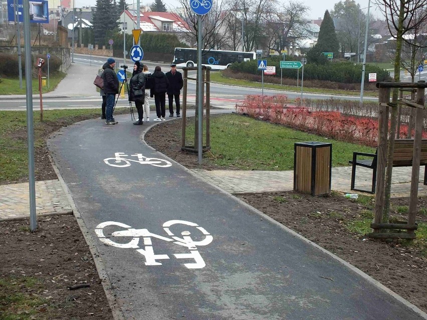 W Starachowicach oddano do użytku kolejną ścieżkę rowerową. Zobacz zdjęcia