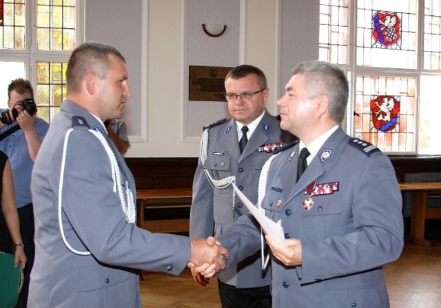 W tle insp. Ryszard Radziuk, komendant powiatowy policji w Sławnie
Na pierwszym planie - insp. Jarosław Sawicki, wojewódzki komendant policji w Szczecinie